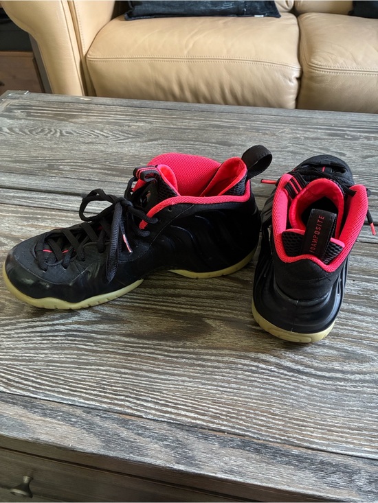 Men’s Nike pro foamposite Yeezy  glow in dark soles 10 1/2